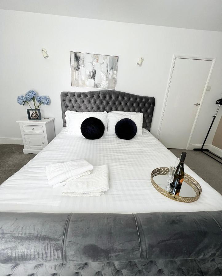 Modern 3 Bed, Heart Of Ashley Cross, 5 Mins To Sandbanks Poole Bagian luar foto